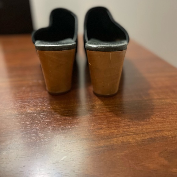 ✨UGG Suede Clogs Mules✨ Great Condition WOMEN Size 8 - Picture 6 of 7